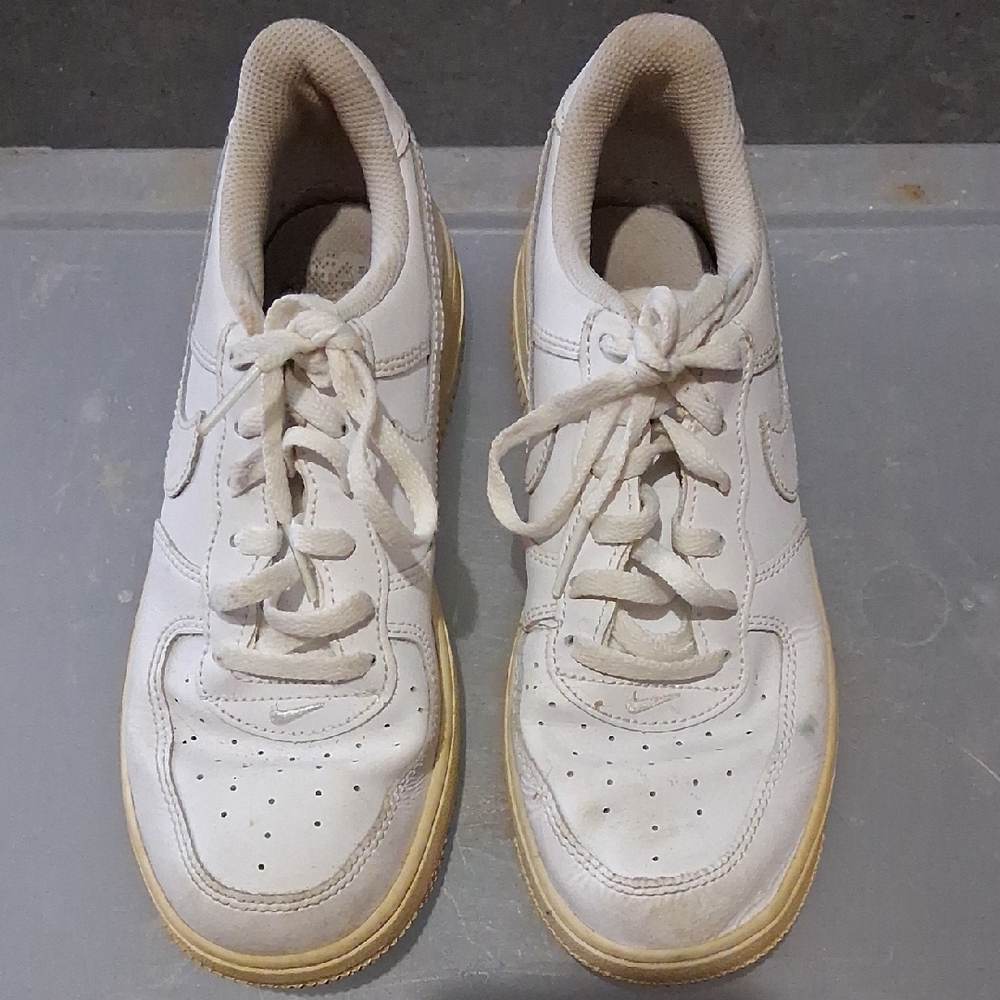Nike Kids White Sneakers with Cream Sole Trim